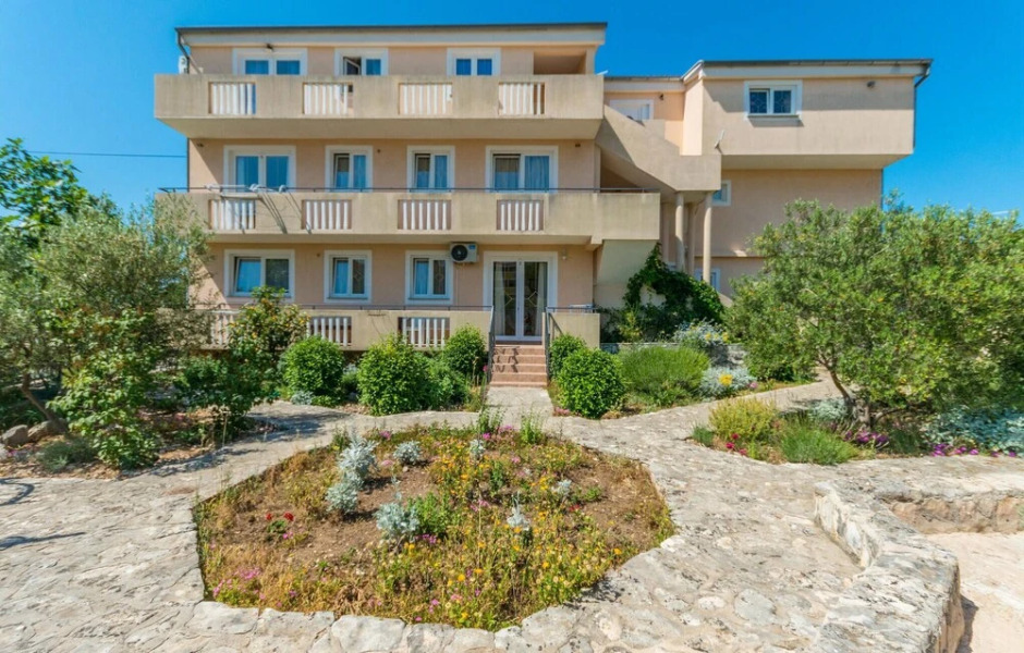 Nice Apartment in Drage, Pakostane With Sauna, Wifi and 2 Bedrooms