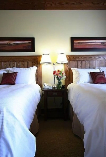 Huff Estates Inn & Winery