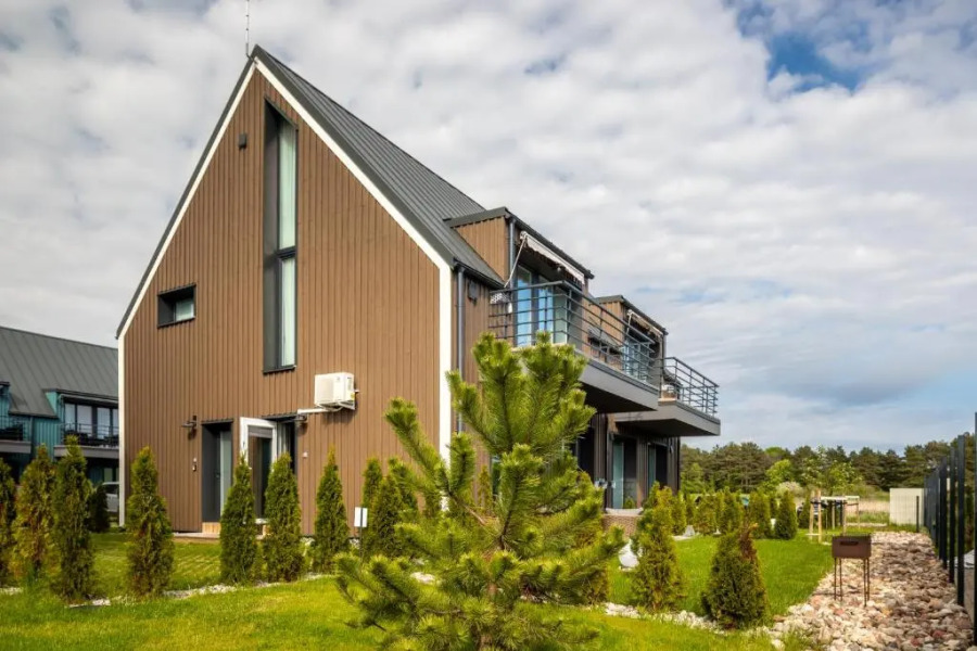 Green Shine Apartment, By Cohost