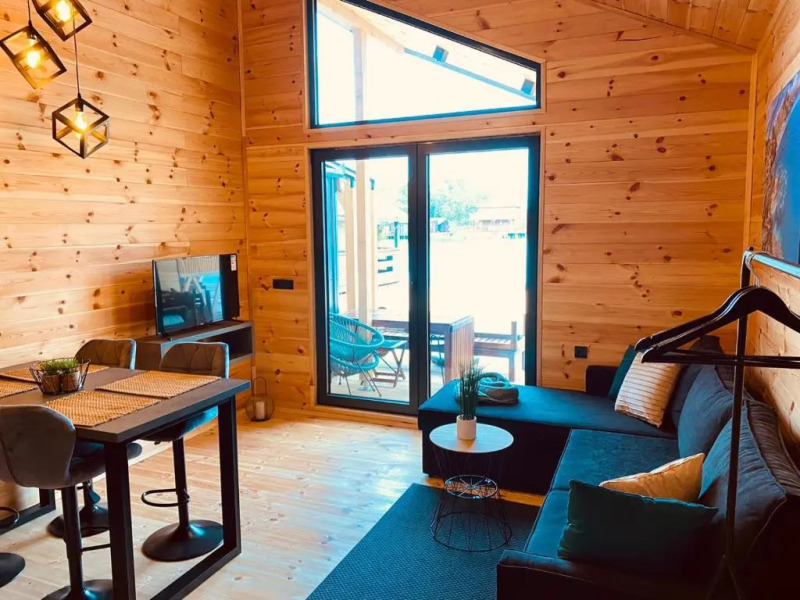 ADA BEACH HOUSE mit Wasserzugang