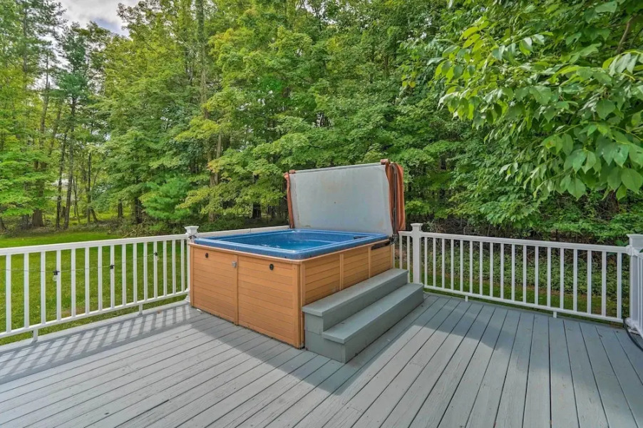 Woodstock Getaway w/ Hot Tub ~ 2 Mi to Dtwn!