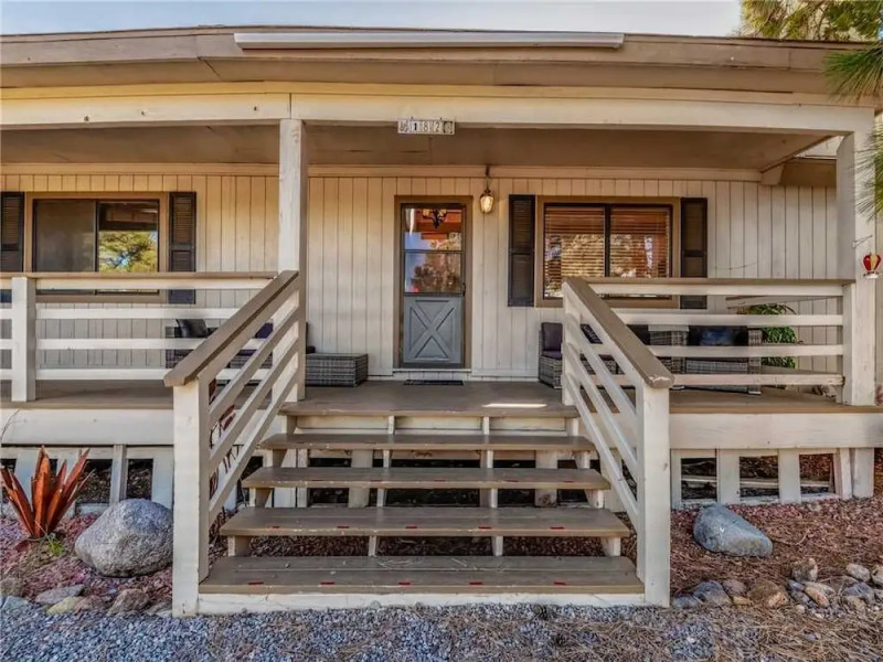 Naylor Mountain Retreat - Three Bedroom Cabin with Hot Tub