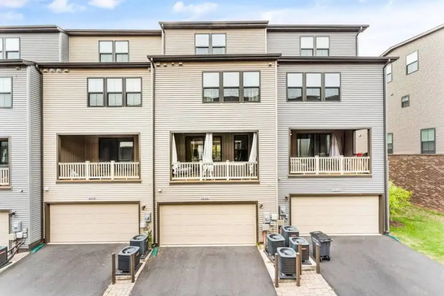 Ashburn 4-br Homestay Close to Dulles Metro