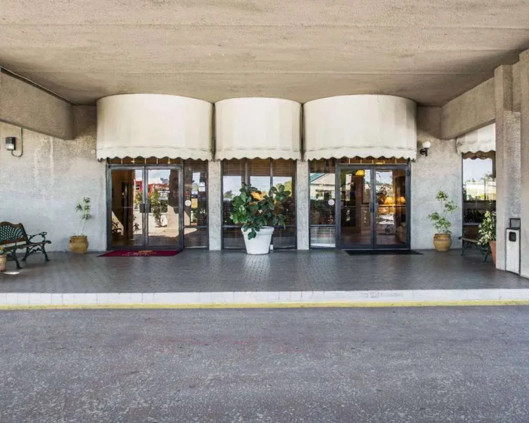 Days Inn by Wyndham Stuart