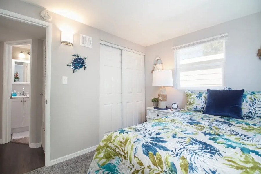 5 O'clock Somewhere - Short Term Rental 3 Bedroom Home by RedAwning