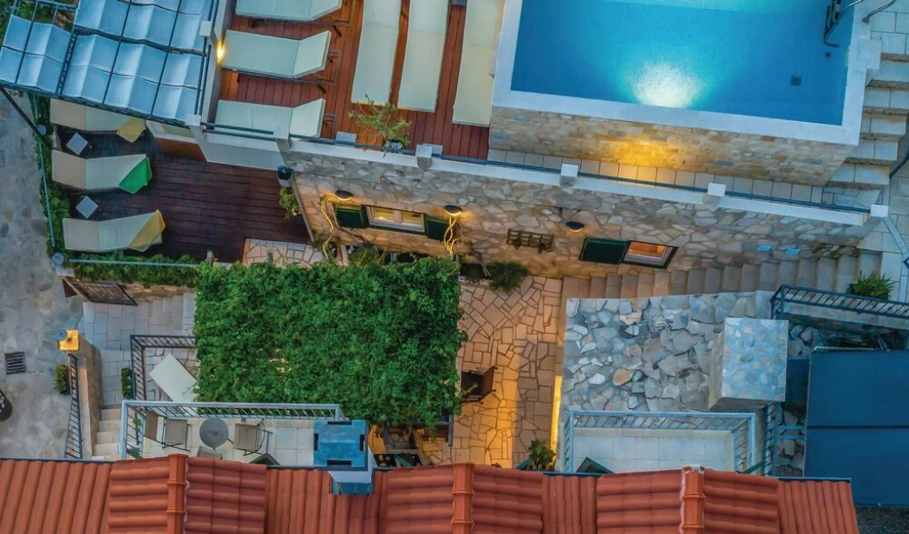 Amazing Home in Makarska with Hot Tub, Sauna & WiFi