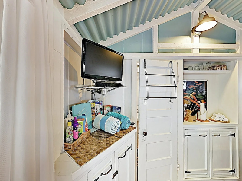 New Listing! Ohana Studio - Steps to Lanikai Beach cabin