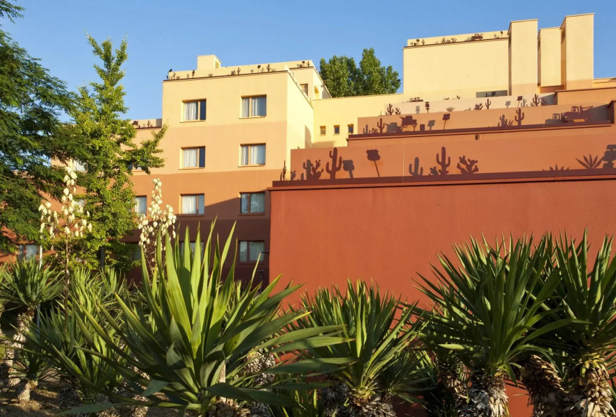 Отель Disney Hotel Santa Fe