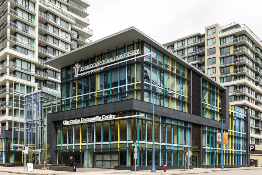 Convenient 2bdr 2BA Richmond Centre Condominium