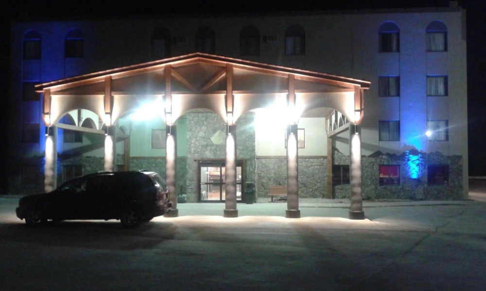 Blackstone Lodge & Suites