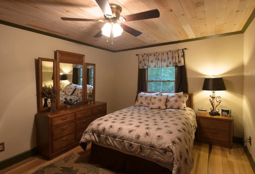 Hidden Creek Cabin Apartment