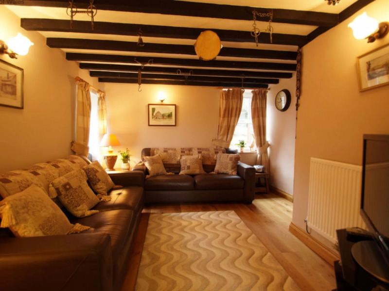 Holiday Home Yr Hen-Ryd