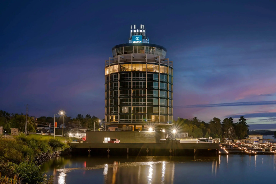 Clarion Lakeside Inn & Conference Centre