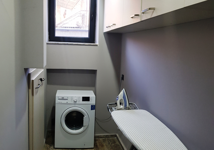 Черный слон Каштак (Сухум)