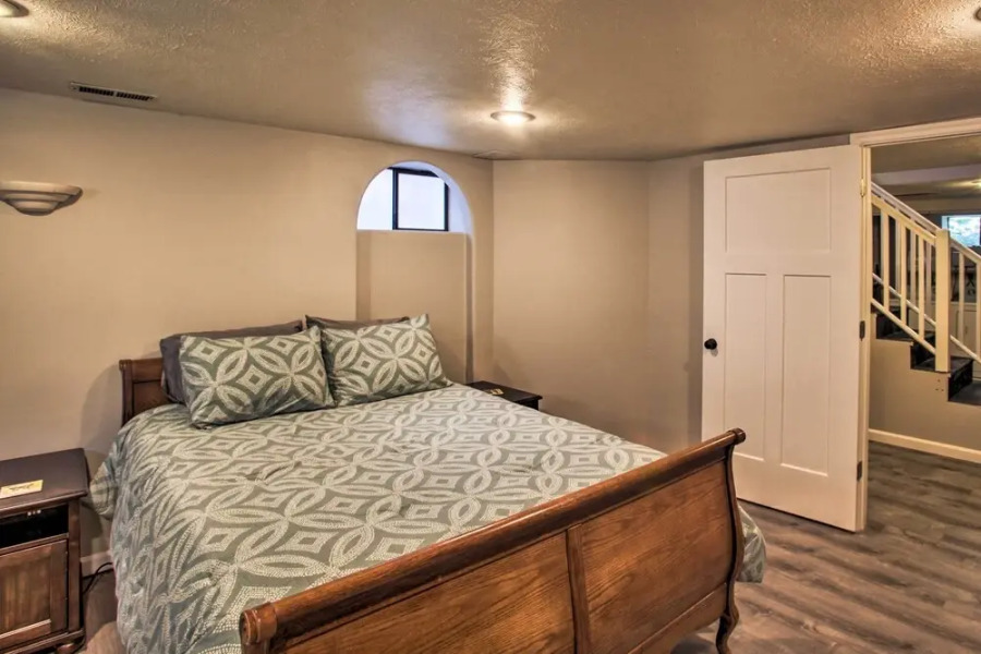 Peaceful Family Home w/ Deck: 3 Mi to Dtwn Spokane