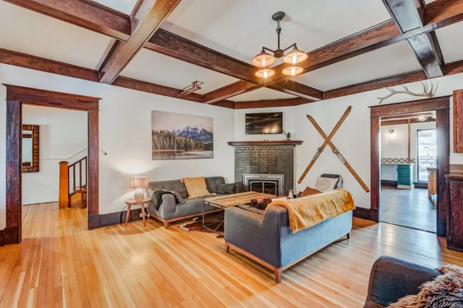 Rocky Mountain Retreat- Enormous House Sleeps 23