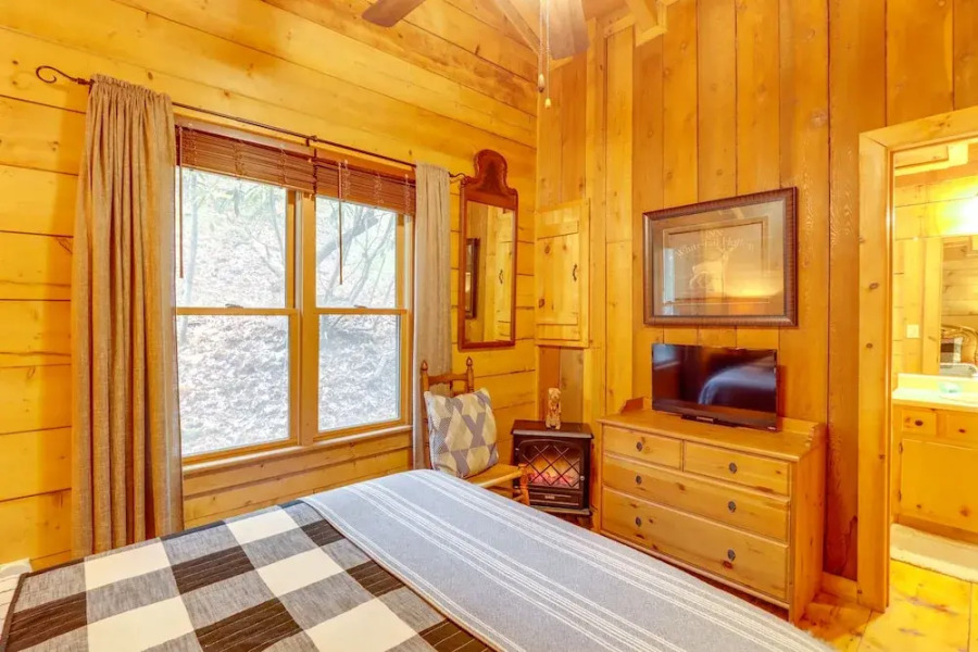 'little Fox Den Ellijay Cabin Rental w/ Hot Tub!