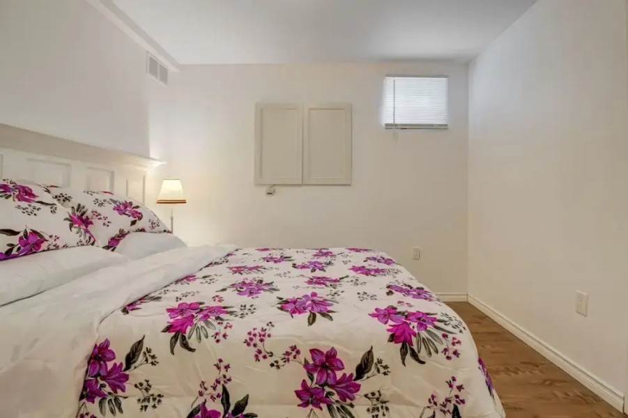 Comfortable Whitby 2 Bedroom Lower Suite