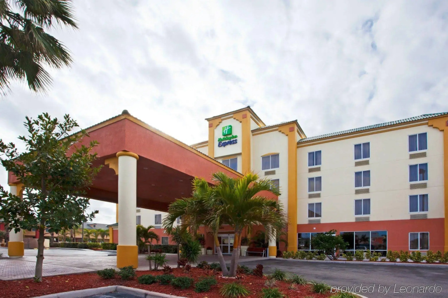 Holiday Inn Express Hotels & Suites Cocoa Beach by IHG