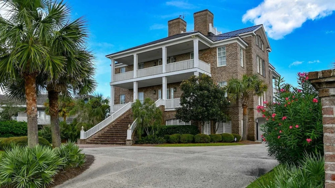 105 Endless View 8 Br Home by RedAwning