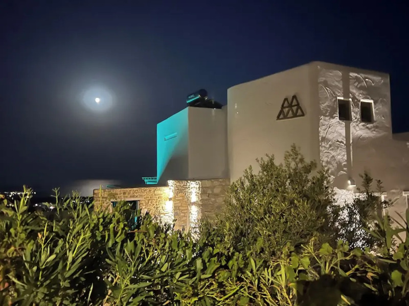 Luxurious Villa Oasis in Paros