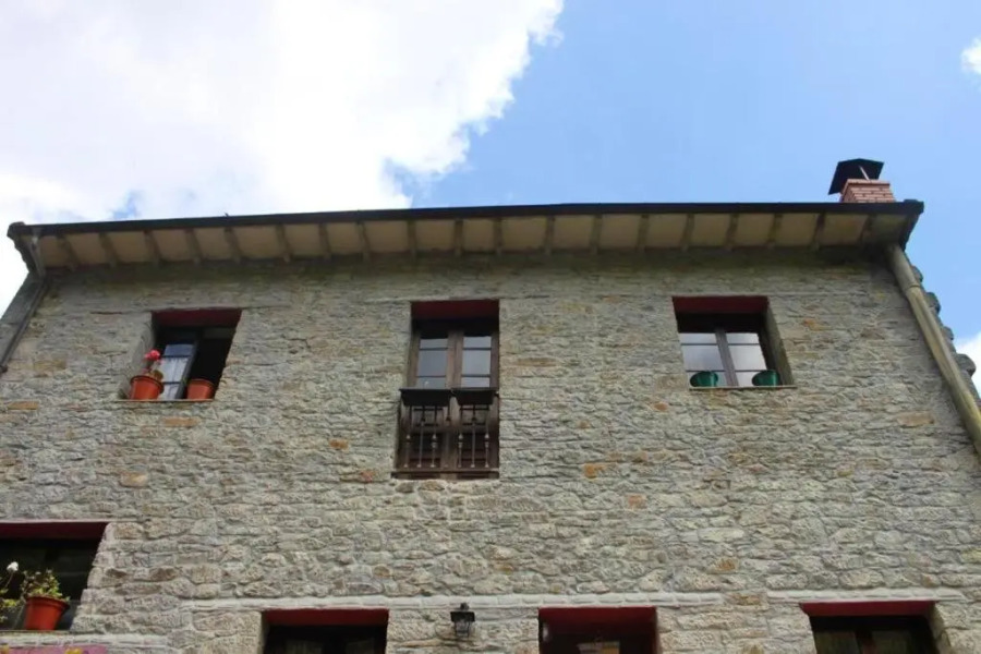 House With 5 Bedrooms in Mieres del Camino, With Wonderful Mountain View, Balcony and Wifi Near the Slopes