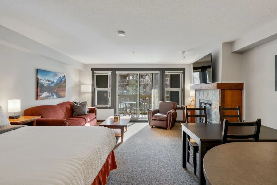 SPACIOUS Studio | Ski In/Out | Pool & Hot Tubs | in the Heart of PANORAMA RESORT