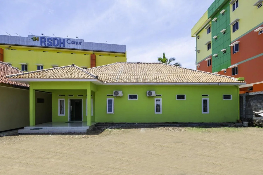 OYO 2859 Fatan Costel Syariah