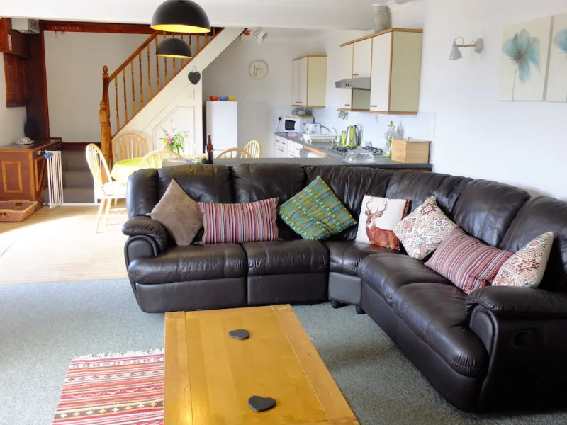 Pine Cottage - Exceptional Location In Snowdonia National Park Near Beaches