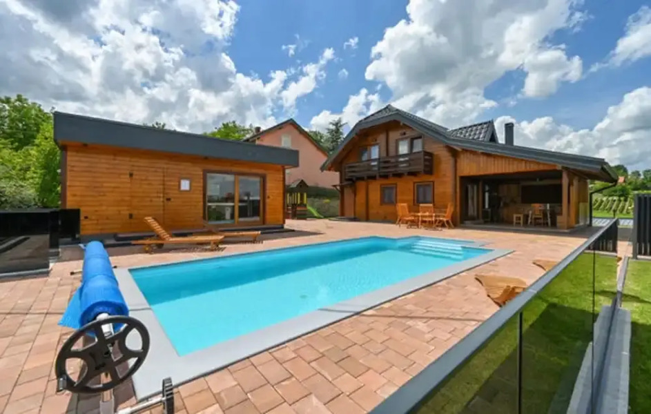 Dream Villa Sleeps 8 With Sauna