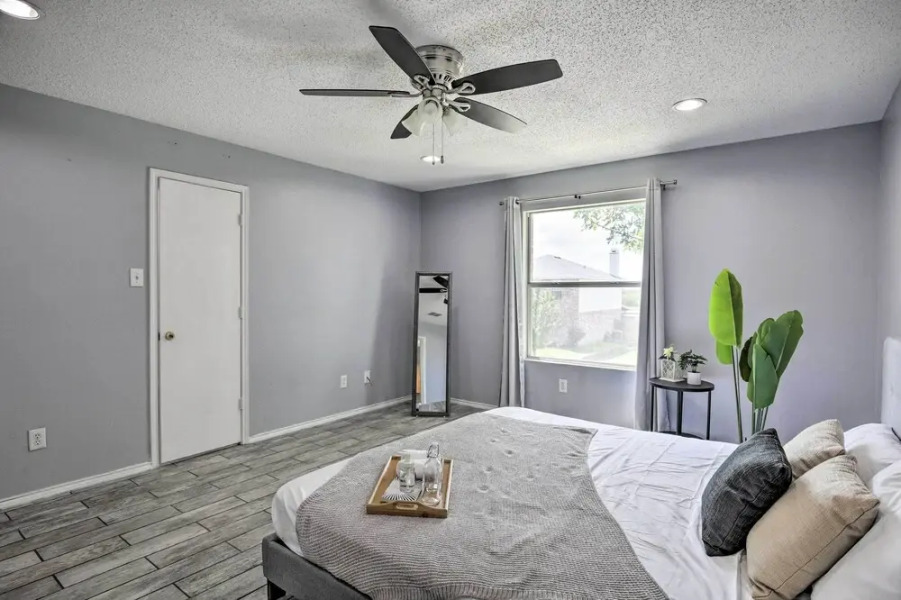 Sleek Rockwall Home Near Dtwn Dallas & Lake!