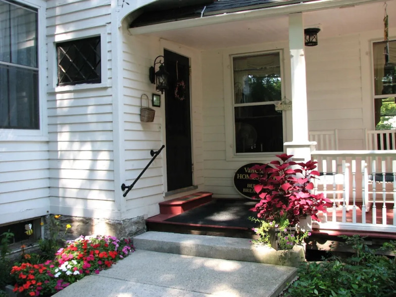 Vancleef Homestead Bed & Breakfast