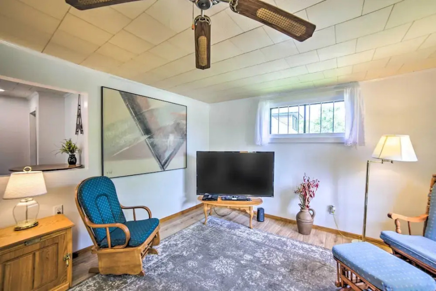 Cozy Ishpeming Cottage w/ Lake & Park Views!