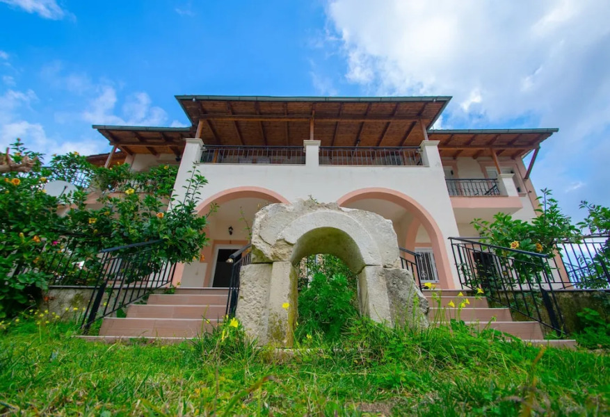 Family Private Homes with Sea View