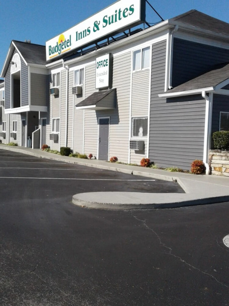 Budgetel Inn & Suites
