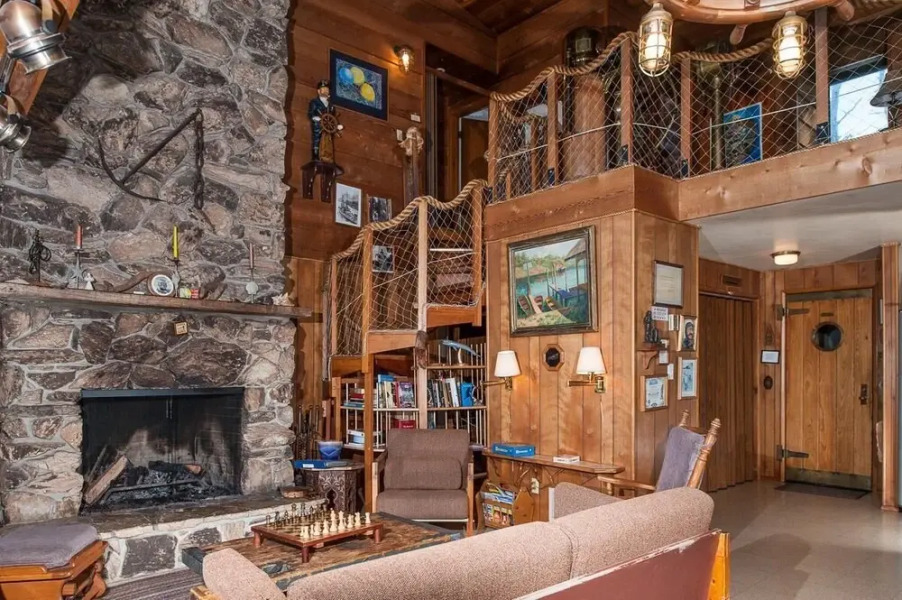 Crow's Nest by RedAwning