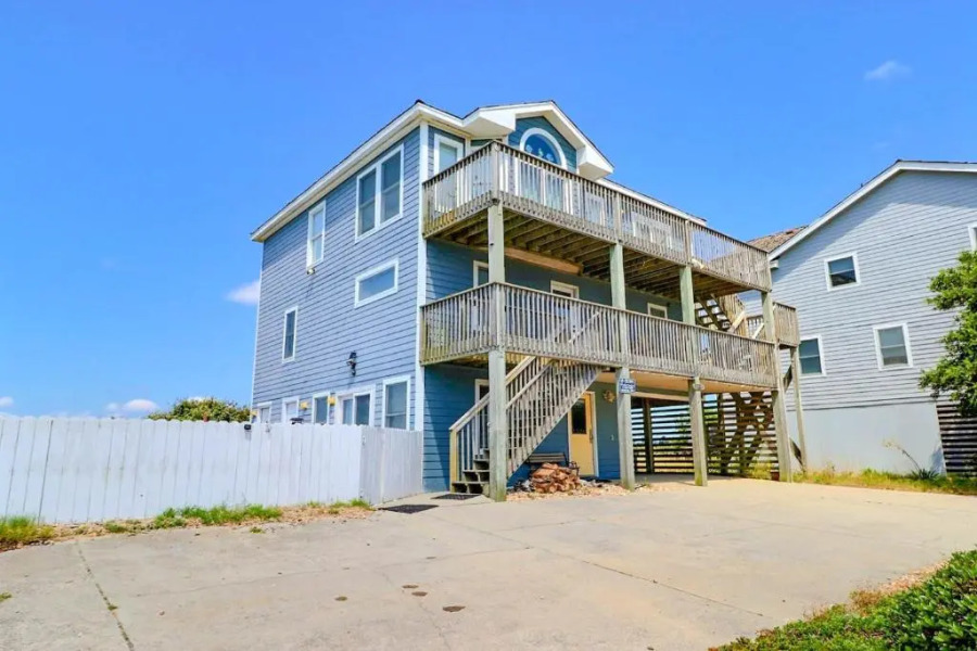 6170 - Poolside Paradise