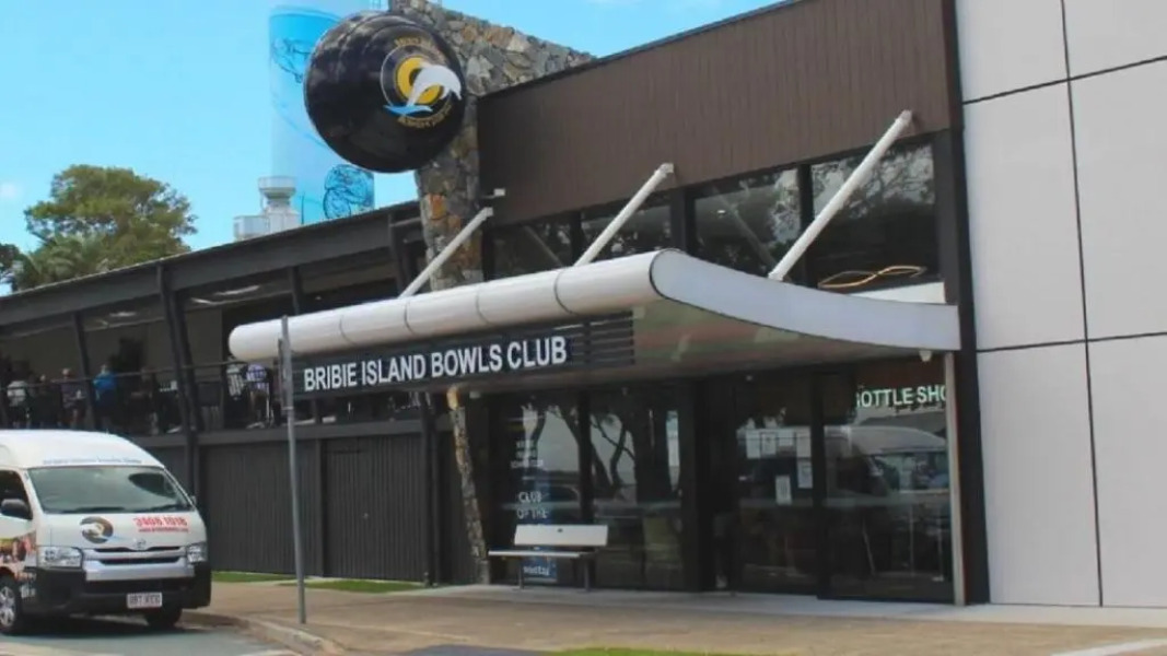 Charm and Comfort in this Ground floor unit with water views! Welsby Pde, Bongaree