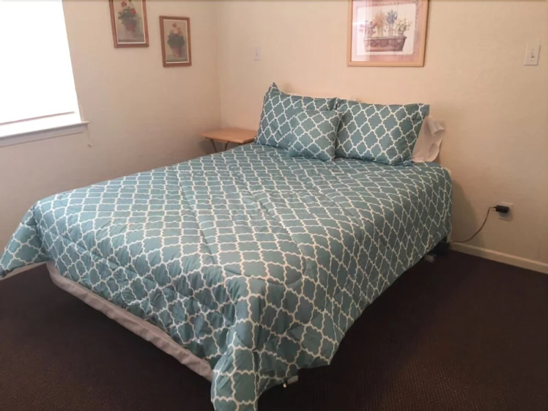 Three Pink Housez RR1 3