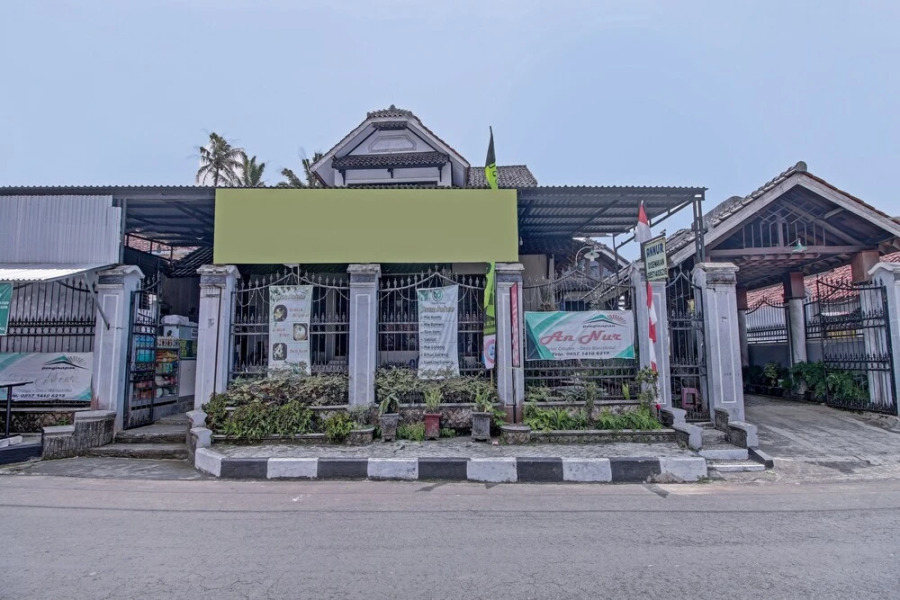 OYO 90543 An-nur Guest House Syariah