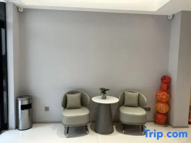 Yinghe Light Luxury Smart Homestay (Hengdian World Studios Store)