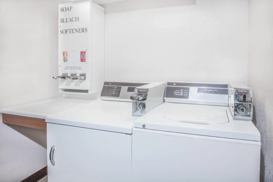 Super 8 by Wyndham Houghton Lake