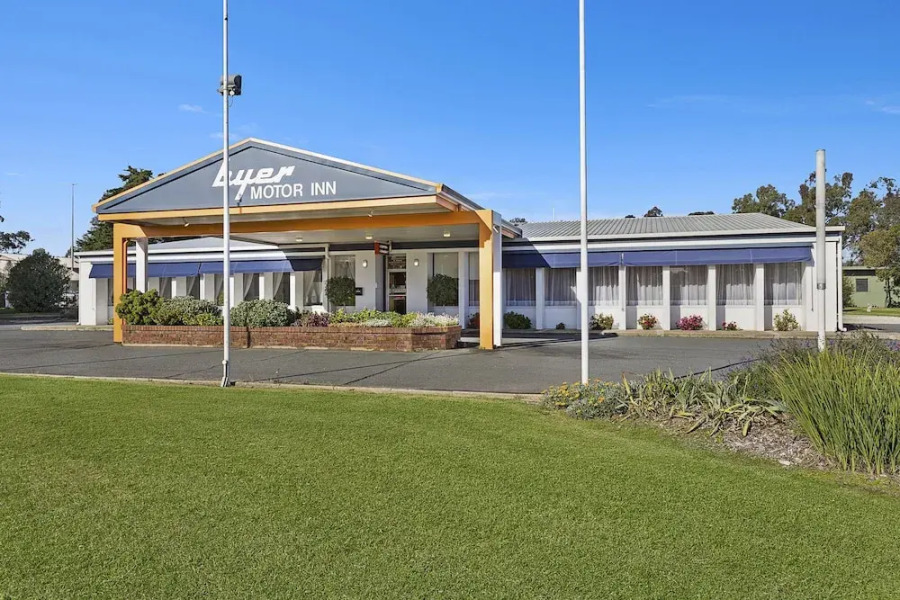 Byer Fountain Motor Inn, Holbrook