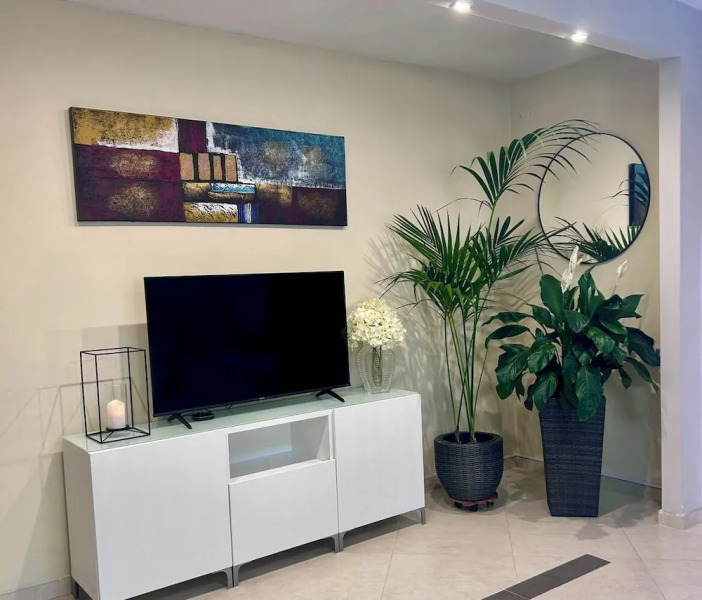 Ettore 3-bed Villa - Sleeps 6, Garden & Parking