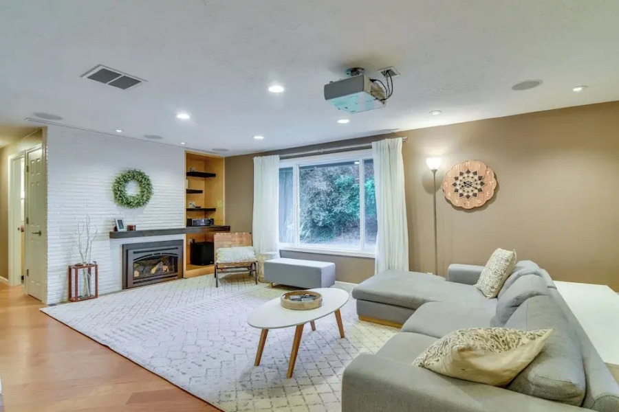 Lake Oswego Home w/ Covered Patio: Near Portland!