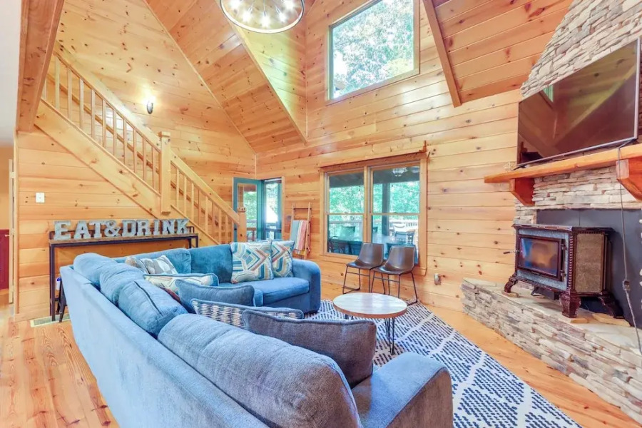 Deck & Private Hot Tub: Cabin in Ellijay!