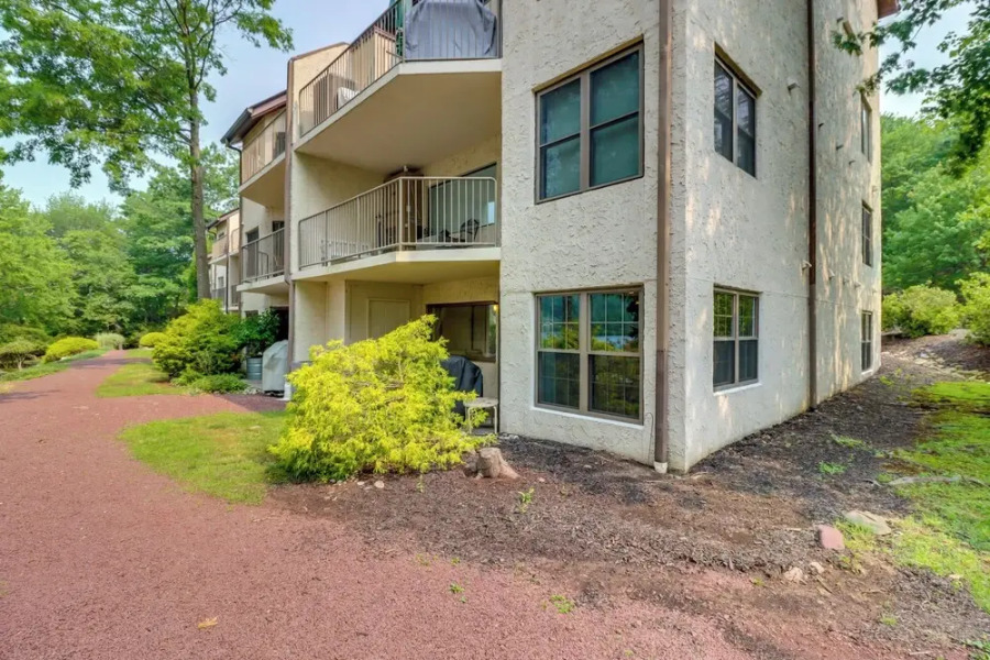 Steps to Shore: Scenic Big Boulder Lake Condo!