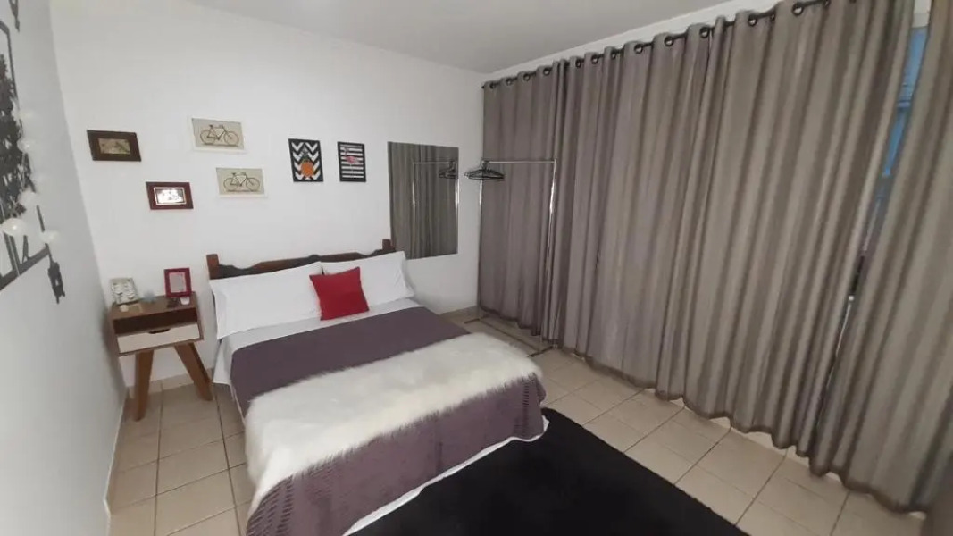 Suite climatizada, ao lado da praca principal