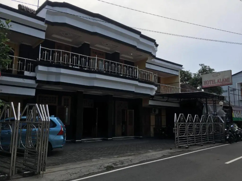 Hotel Alami near Alun-Alun Klaten