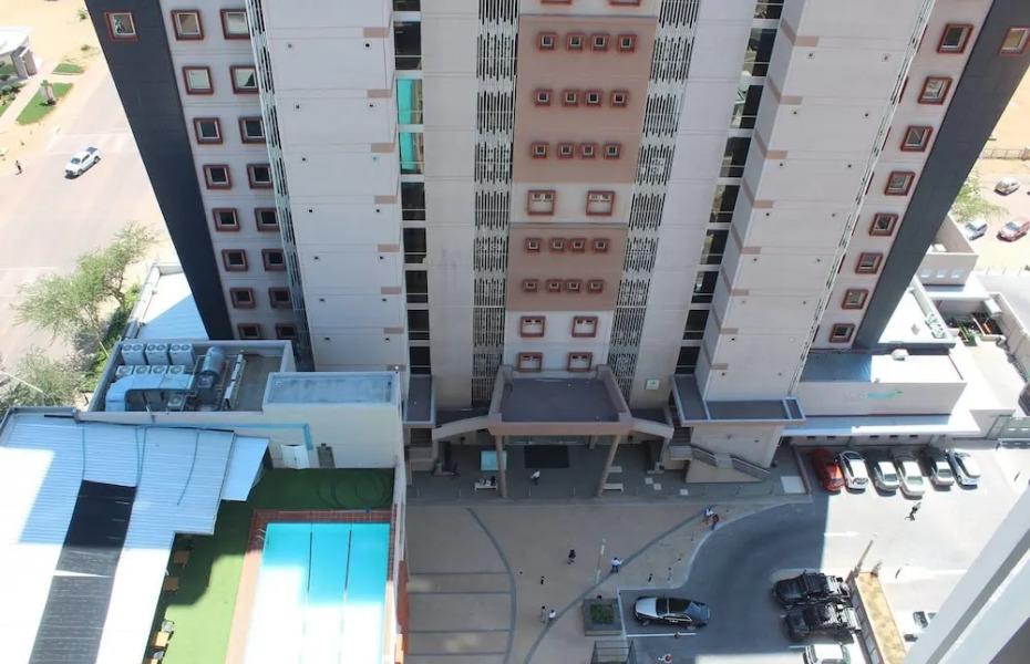 Pat Luxurious Studio